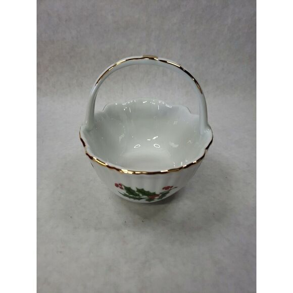 1987 Macy's All the Trimmings Holly Berry Gold Trim Christmas Bon Bon Basket - Picture 5 of 8
